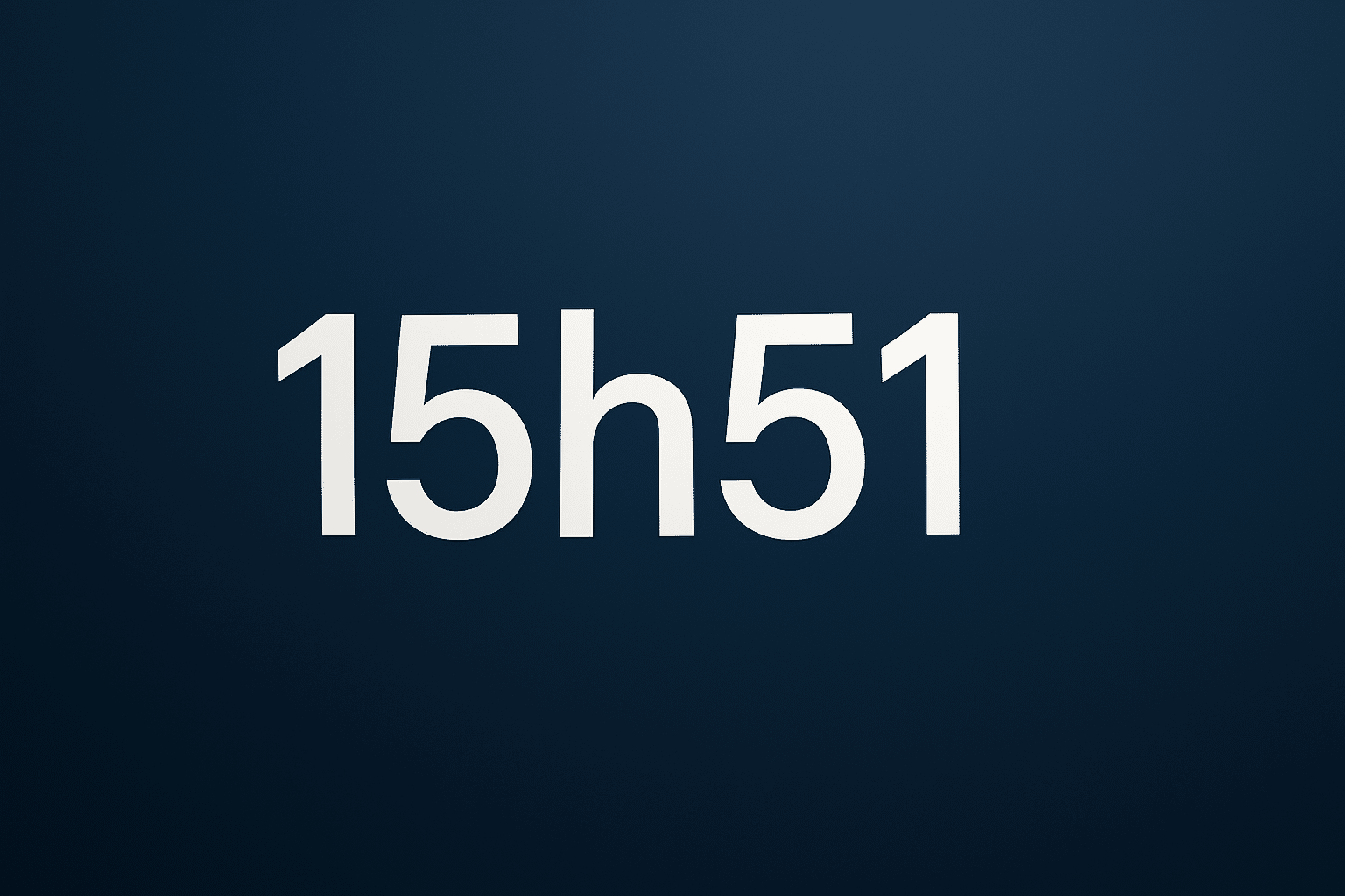 Texte blanc “15h51” centré sur un fond bleu nuit dégradé, style minimaliste, illustrant l’heure miroir inversée 15h51.