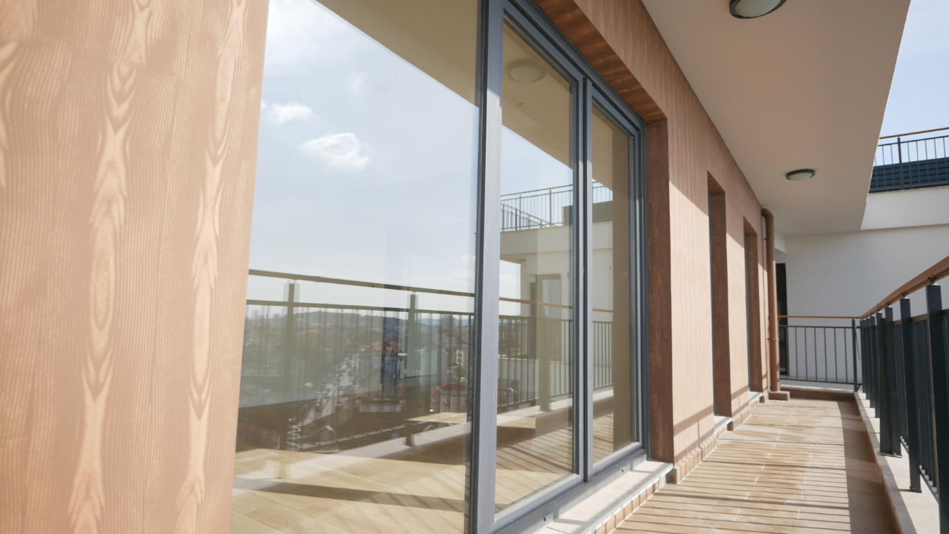 PVC ou aluminium : quel matériau choisir pour une baie vitrée coulissante ?